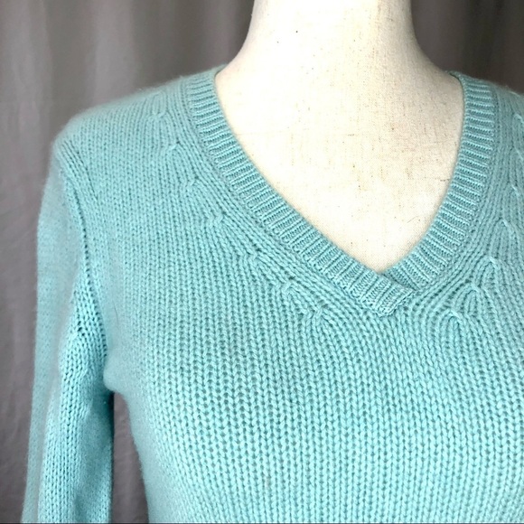 Sutton Studio Bloomingdale’s 100% cashmere robin’s egg blue v-neck sweater M - Picture 2 of 8